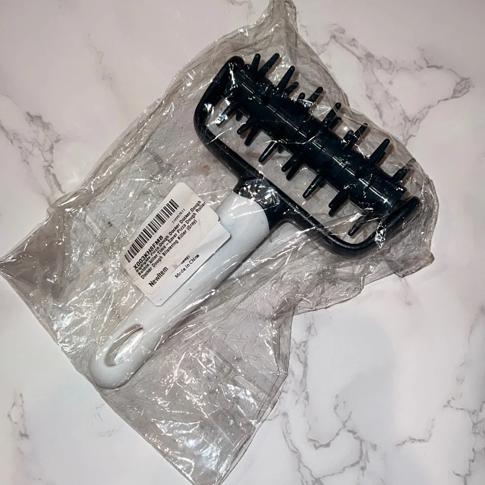 NIB Roller Hole Punch Pastry Baking Roller Bread Pin